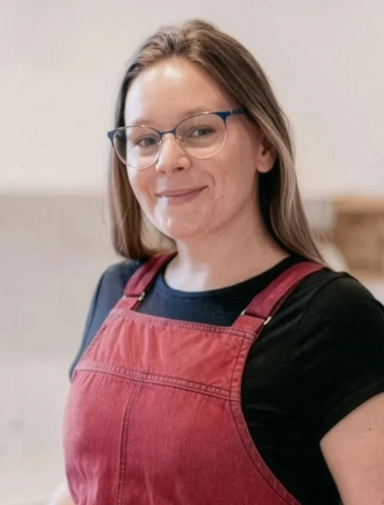 Personal chef providing customized meal prep services for busy families in Denver.