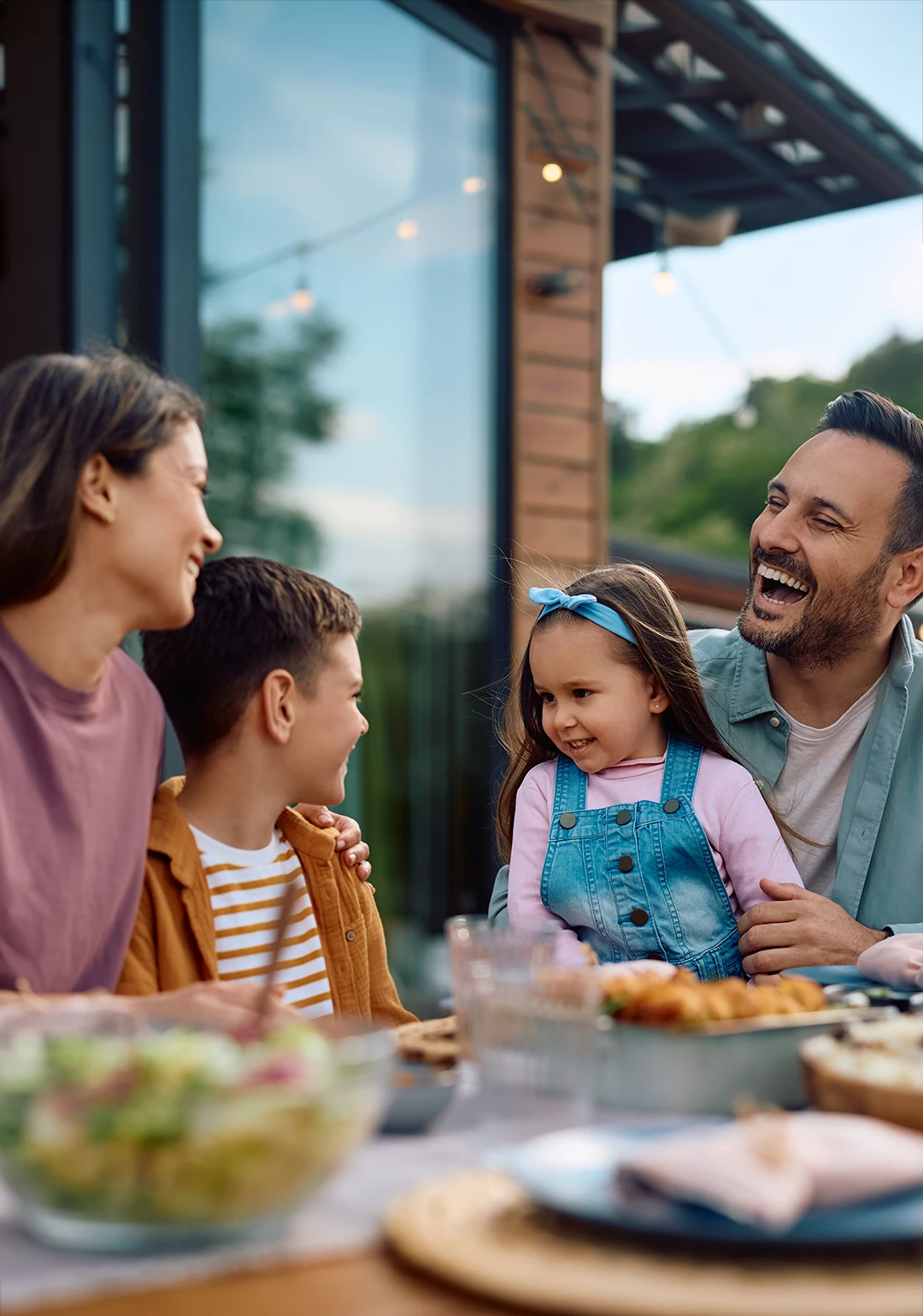 Busy Denver family enjoying healthy homemade meals together after personalized meal prep services.